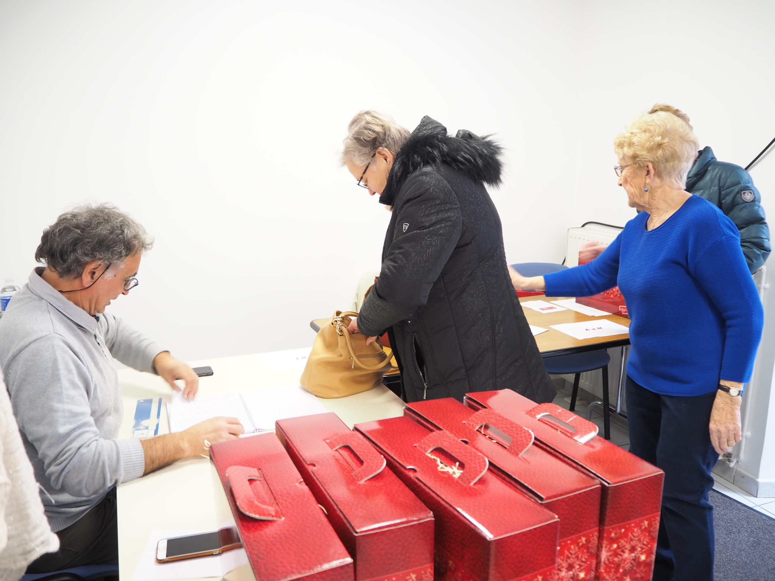 Permanences de distribution des colis de Noël pour les seniors